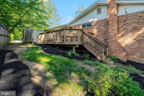 Exterior - 8909 Victoria Rd, Springfield, VA 22151 photo 7 of 8