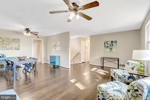 Entry Way - 8909 Victoria Rd, Springfield, VA 22151 photo 3 of 5