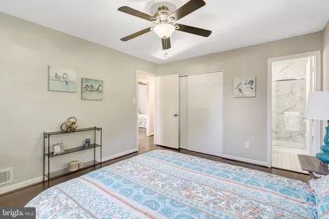 Bedroom - 8909 Victoria Rd, Springfield, VA 22151 photo 4 of 6
