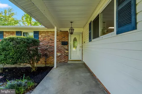 Exterior - 8909 Victoria Rd, Springfield, VA 22151 photo 3 of 8