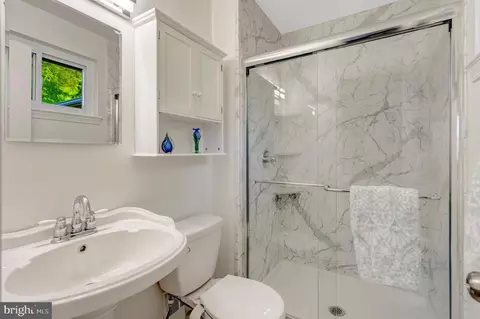 Bath - 8909 Victoria Rd, Springfield, VA 22151 photo 3 of 5