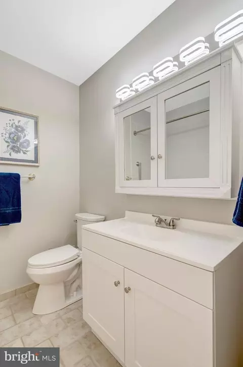 Bath - 8909 Victoria Rd, Springfield, VA 22151 photo 2 of 5