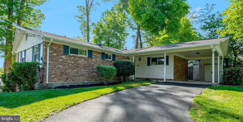 8909 Victoria Rd, Springfield, VA 22151