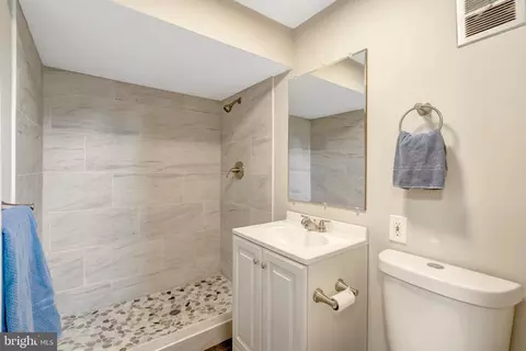 Bath - 8909 Victoria Rd, Springfield, VA 22151 photo 4 of 5