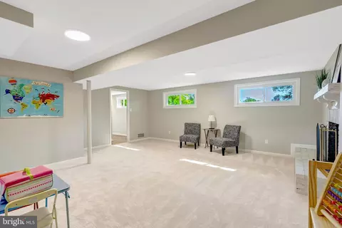 Living - 8909 Victoria Rd, Springfield, VA 22151 photo 3 of 3