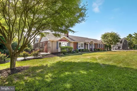 6036 Armstrong Ct, Alexandria, VA 22315