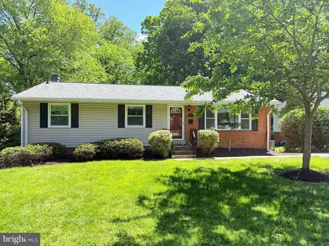 100 James Dr SW, Vienna, VA 22180