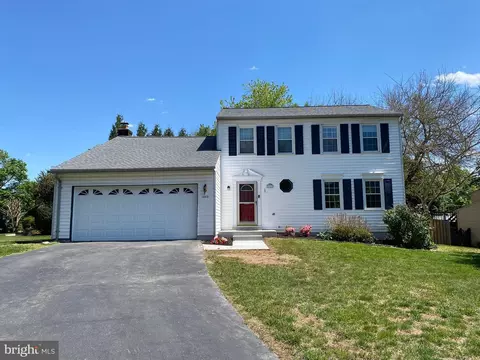 1603 Hiddenbrook Dr, Herndon, VA 20170