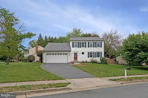 1603 Hiddenbrook Dr, Herndon, VA 20170