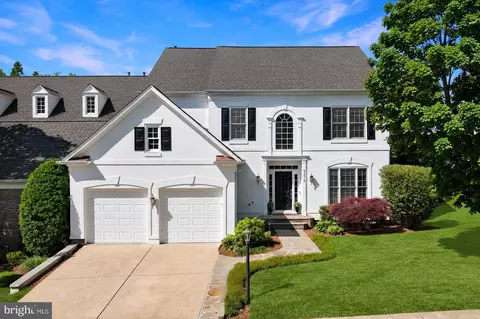 5276 Winter View Dr, Alexandria, VA 22312