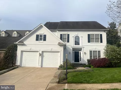 5276 Winter View Dr, Alexandria, VA 22312