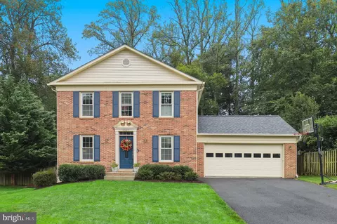9597 Burnt Oak Dr, Fairfax Station, VA 22039