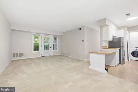 Living - 5817 L Rexford Dr #798, Springfield, VA 22152 photo 3 of 4