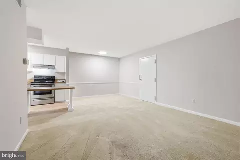 Living - 5817 L Rexford Dr #798, Springfield, VA 22152 photo 2 of 4