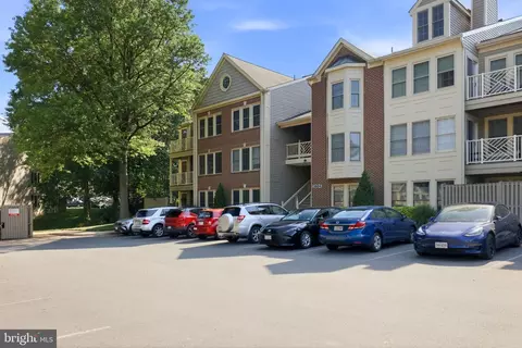 3804 Ridge Knoll Ct #310A, Fairfax, VA 22033