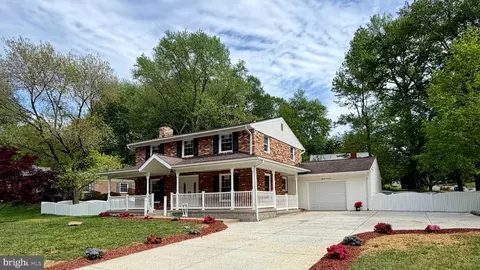 5219 Holden St, Fairfax, VA 22032