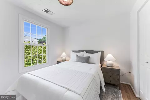 Bedroom - 1654 Barnstead Dr, Reston, VA 20194 photo 9 of 10