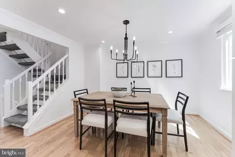 Dining - 1654 Barnstead Dr, Reston, VA 20194 photo 2 of 4