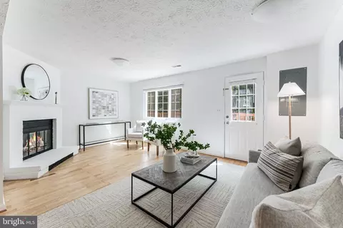 Living - 1654 Barnstead Dr, Reston, VA 20194 photo 4 of 8