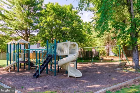 View/Area - 1654 Barnstead Dr, Reston, VA 20194 photo 4 of 4