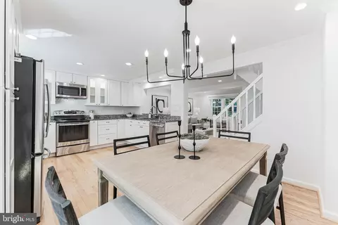 Dining - 1654 Barnstead Dr, Reston, VA 20194 photo 3 of 4