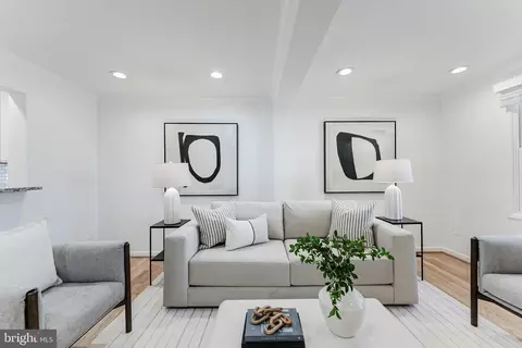 Living - 1654 Barnstead Dr, Reston, VA 20194 photo 2 of 8