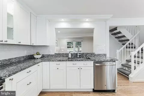 Kitchen - 1654 Barnstead Dr, Reston, VA 20194 photo 2 of 6