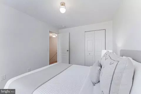 Bedroom - 1654 Barnstead Dr, Reston, VA 20194 photo 8 of 10