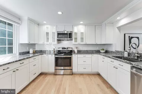 Kitchen - 1654 Barnstead Dr, Reston, VA 20194 photo 1 of 6
