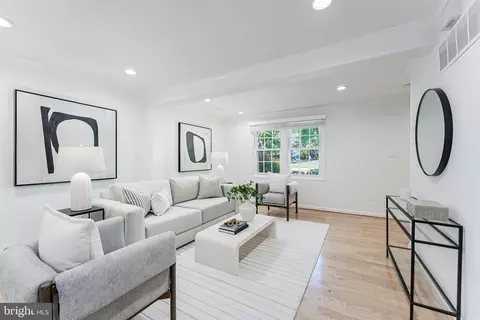 Living - 1654 Barnstead Dr, Reston, VA 20194 photo 1 of 8