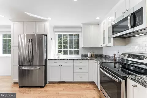 Kitchen - 1654 Barnstead Dr, Reston, VA 20194 photo 3 of 6