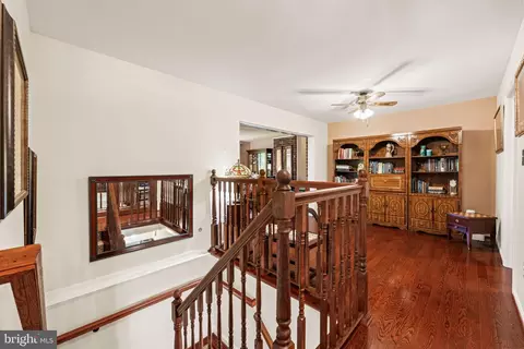 Entry Way - 6813 Landor Ln, Springfield, VA 22152 photo 5 of 7