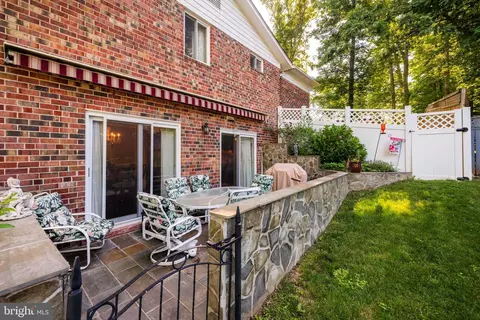 Exterior - 6813 Landor Ln, Springfield, VA 22152 photo 16 of 19