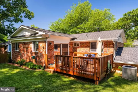 Exterior - 6813 Landor Ln, Springfield, VA 22152 photo 15 of 19