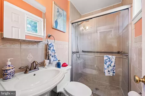 Bath - 6813 Landor Ln, Springfield, VA 22152 photo 2 of 3