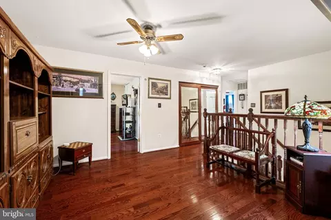 Entry Way - 6813 Landor Ln, Springfield, VA 22152 photo 6 of 7