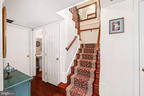 Entry Way - 6813 Landor Ln, Springfield, VA 22152 photo 4 of 7