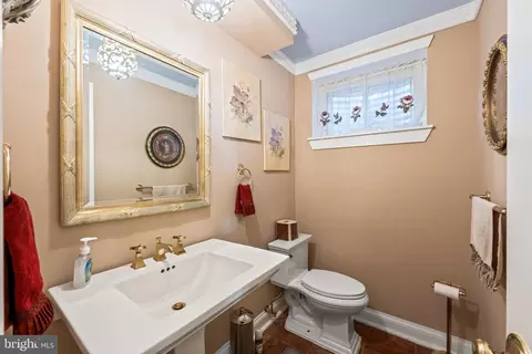 Bath - 6813 Landor Ln, Springfield, VA 22152 photo 1 of 3
