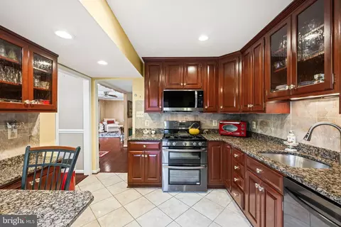 Kitchen - 6813 Landor Ln, Springfield, VA 22152 photo 4 of 4