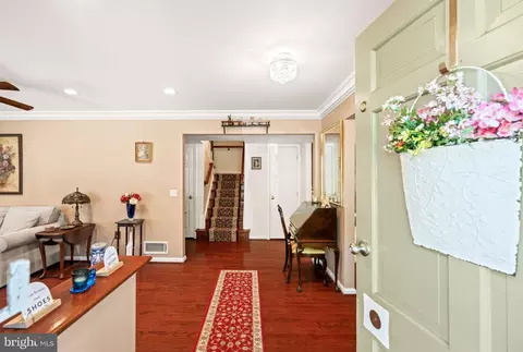 Entry Way - 6813 Landor Ln, Springfield, VA 22152 photo 1 of 7