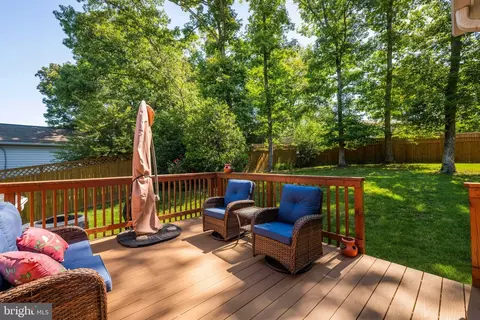 Exterior - 6813 Landor Ln, Springfield, VA 22152 photo 5 of 19
