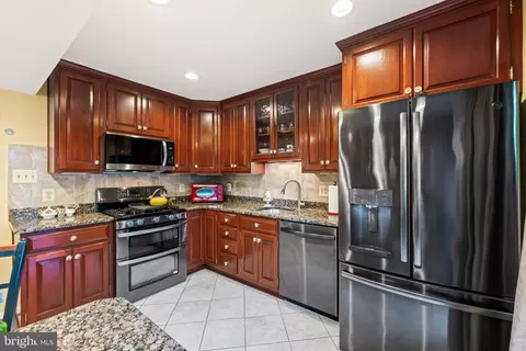 Kitchen - 6813 Landor Ln, Springfield, VA 22152 photo 3 of 4