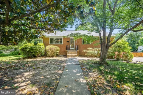 4037 Oxford St, Annandale, VA 22003