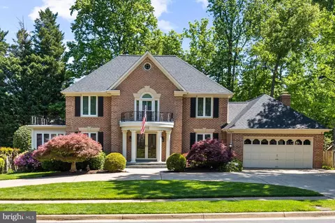 Exterior - 7905 Belleflower Dr, Springfield, VA 22152 photo 3 of 15