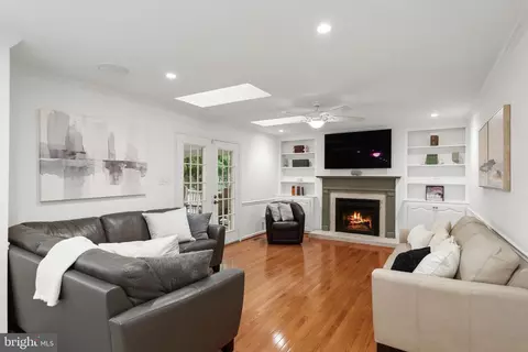 Living - 7905 Belleflower Dr, Springfield, VA 22152 photo 1 of 1