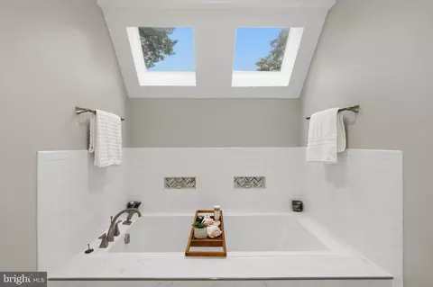 Bath - 7905 Belleflower Dr, Springfield, VA 22152 photo 3 of 4
