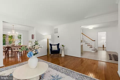 Entry Way - 7905 Belleflower Dr, Springfield, VA 22152 photo 3 of 8