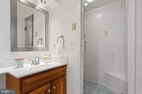 Bath - 7905 Belleflower Dr, Springfield, VA 22152 photo 4 of 4