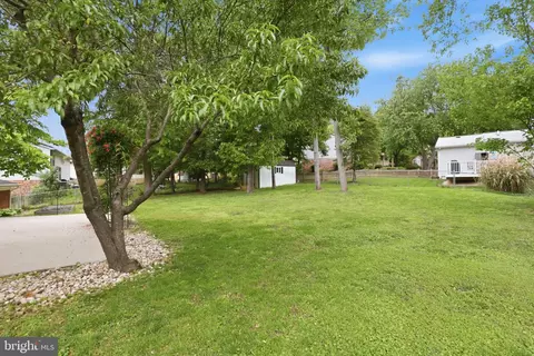 Exterior - 7168 Game Lord Dr, Springfield, VA 22153 photo 3 of 5