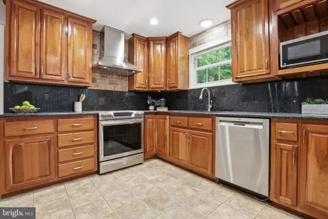 Kitchen - 7168 Game Lord Dr, Springfield, VA 22153 photo 2 of 3